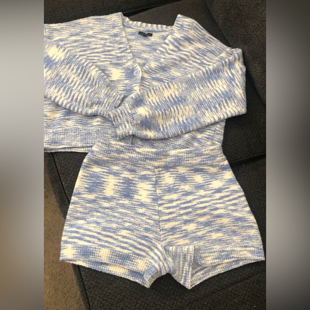 MM by My Michelle women’s sweater/short set size L gently used